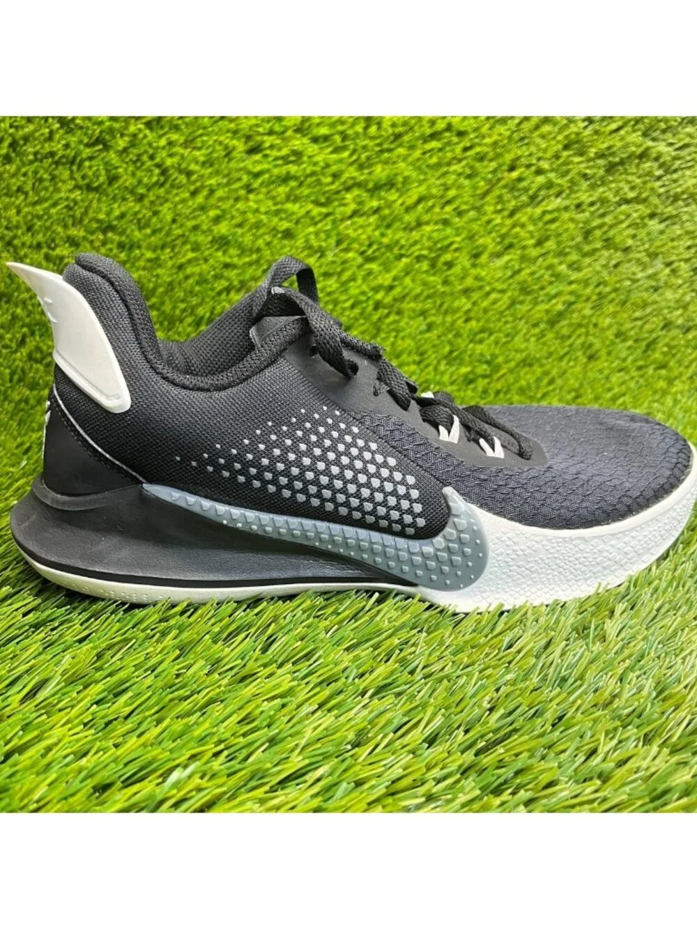 Nike Mamba Fury Mens Size 7.5 Black White Athletic Basketball Shoes Sneakers